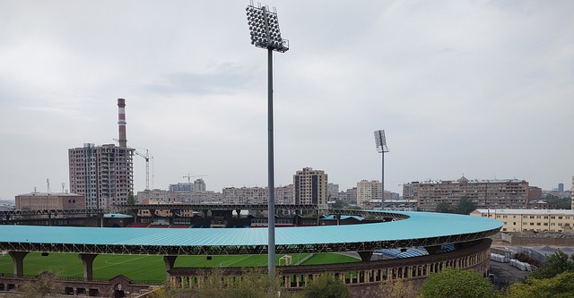 皇马客场3-0大胜毕尔巴鄂竞技，姆巴佩2射1传，阿诺德调整阵容提升中场硬度，终结三连平。